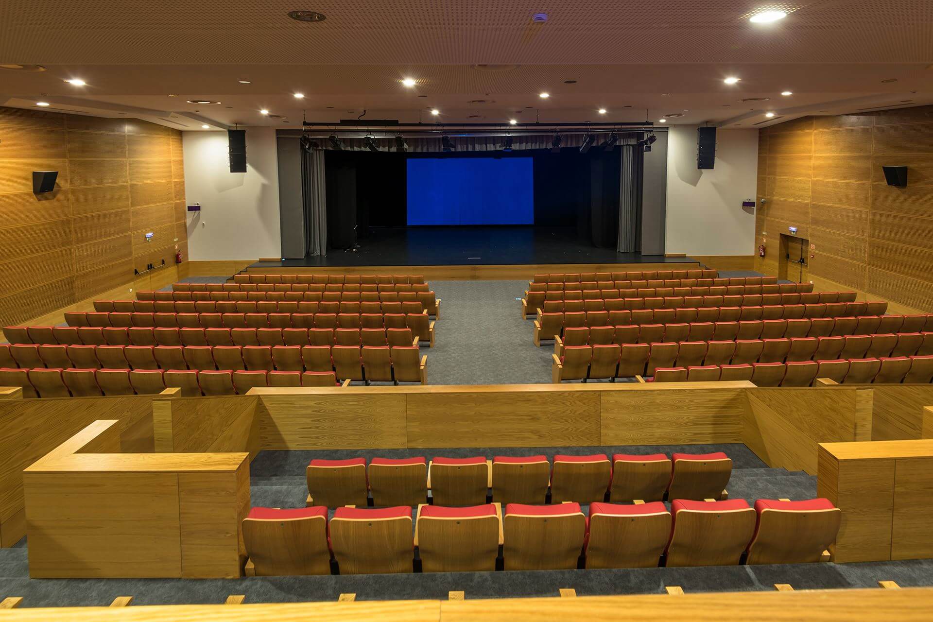 ZSOUND Nâng cấp Hệ thống Âm thanh Hội trường tại Damaia, Bồ Đào Nha 