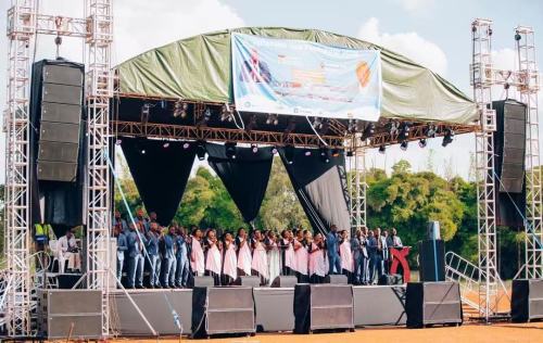 Loa Line Array ZSOUND Cung cấp Âm thanh Cao cấp cho Lễ tốt nghiệp Đại học ở Rwanda